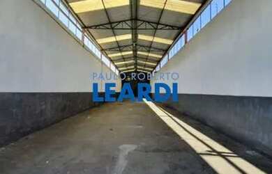 Imagem: O depósito possui 5 Vagas na garagem, 300m² de Área e está