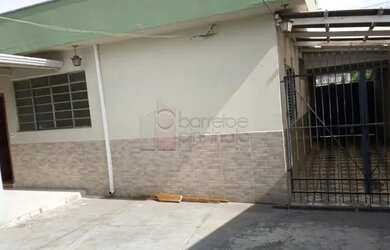 Imagem: A casa possui 4 Dormitórios, 3 Banheiros, 3 Vagas na garagem