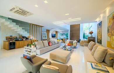 Imagem: A casa em condomínio possui 5 Dormitórios, 5 Banheiros, 5