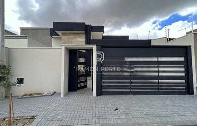 Imagem: A casa possui 3 Dormitórios, 4 Banheiros, 4 Vagas na garagem