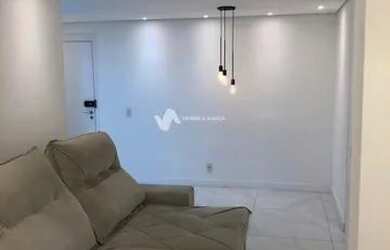 Imagem: O apartamento possui 2 Dormitórios, 1 Banheiro, 1 Vaga na garagem