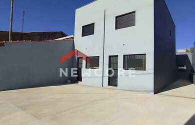 Imagem: A casa possui 2 Dormitórios, 1 Banheiro, 1 Vaga na garagem