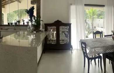 Imagem: A casa possui 4 Dormitórios, 4 Banheiros, 4 Vagas na garagem