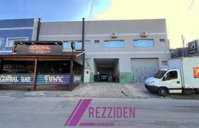 Imagem: O depósito possui 1.250m² de Área e está localizado em