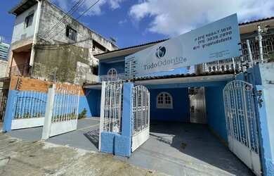 Imagem: A casa possui 4 Dormitórios, 4 Banheiros, 3 Vagas na garagem