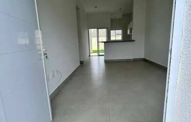 Imagem: A casa em condomínio possui 3 Dormitórios, 2 Banheiros, 2