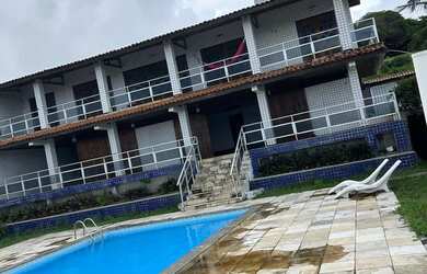 Imagem: A casa possui 5 Dormitórios, 5 Banheiros, 5 Vagas na garagem