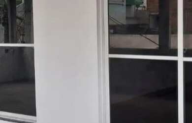 Imagem 2: VENDO CASA PRECISO DESMEMBRAR DESCONTO NO VALOR. SEGUNDO ANDAR ENTRADA...