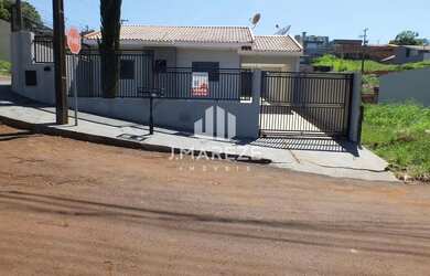 Imagem: A casa possui 2 Dormitórios, 1 Banheiro, 3 Vagas na garagem