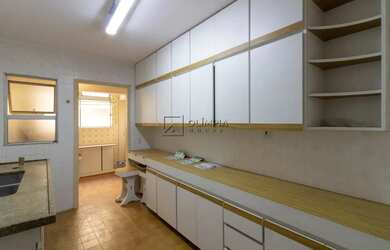 Imagem: O apartamento possui 2 Dormitórios, 1 Banheiro, 2 Vagas na