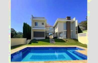 Imagem: A casa possui 5 Dormitórios, 5 Banheiros, 816m² de Área e