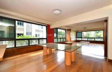 Imagem: O apartamento possui 4 Dormitórios, 4 Banheiros, 3 Vagas na