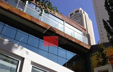 Imagem: O depósito possui 2 Vagas na garagem, 750m² de Área e está