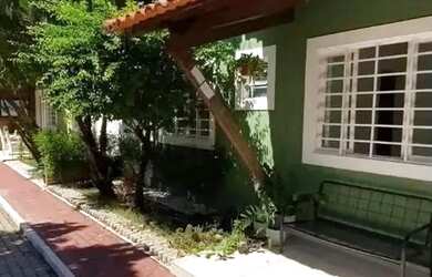 Imagem: A casa em condomínio possui 2 Dormitórios, 2 Banheiros, 1