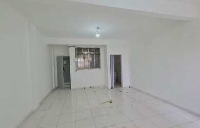 Imagem: O depósito possui 32m² de Área e está localizado em Centro