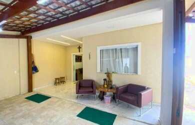 Imagem: A casa possui 3 Dormitórios, 2 Banheiros, 2 Vagas na garagem