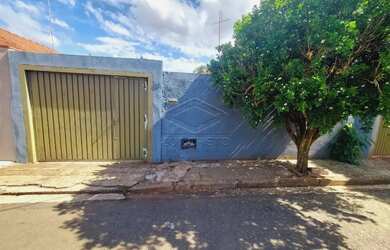 Imagem: A casa possui 2 Dormitórios, 1 Banheiro, 3 Vagas na garagem