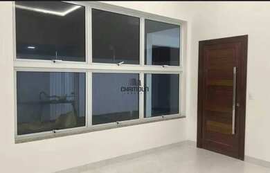 Imagem: A casa e possui 3 Dormitórios, Suítes, 3 Banheiros, 4 Vagas