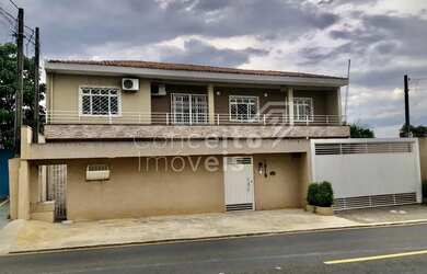 Imagem: A casa possui 3 Dormitórios, 2 Banheiros, 2 Vagas na garagem