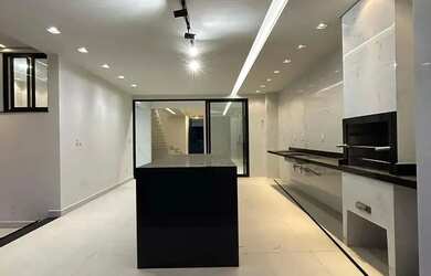 Imagem: A casa em condomínio possui 4 Dormitórios, 5 Banheiros, 4