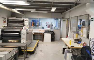 Imagem: O depósito possui 5 Vagas na garagem, 1.177m² de Área e