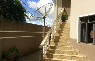 Imagem: A casa possui 2 Dormitórios, 3 Banheiros, 2 Vagas na garagem