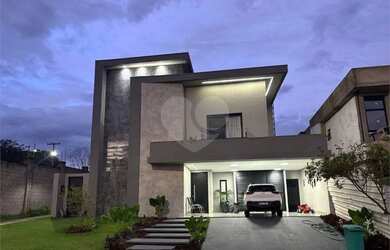 Imagem: A casa em condomínio possui 3 Dormitórios, 5 Banheiros, 2