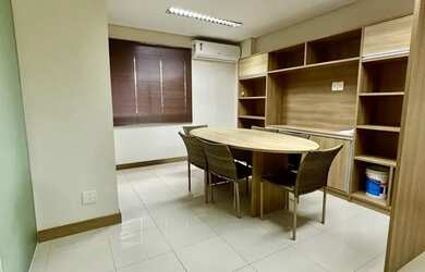 Imagem: O depósito possui 2 Vagas na garagem, 30m² de Área e está