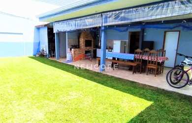 Imagem: A casa possui 4 Dormitórios, 3 Banheiros, 5 Vagas na garagem