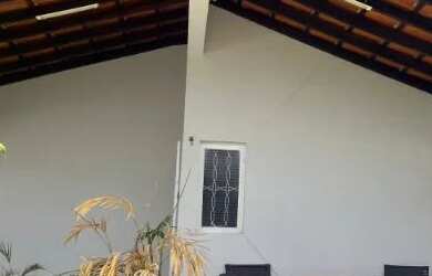 Imagem: A casa possui 5 Dormitórios, 3 Banheiros, 3 Vagas na garagem