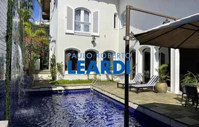 Imagem: A casa à venda possui 5 Dormitórios, 5 Banheiros, 5 Vagas