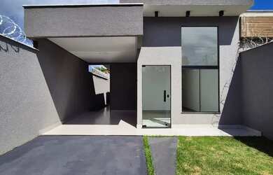 Imagem: A casa possui 2 Dormitórios, 2 Banheiros, 4 Vagas na garagem