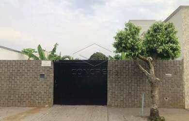 Imagem: A casa possui 2 Dormitórios, 1 Banheiro, 4 Vagas na garagem