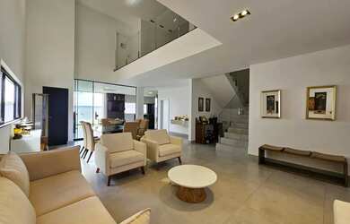 Imagem: A casa em condomínio possui 4 Dormitórios, 5 Banheiros, 4