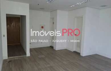 Imagem: O depósito possui 1 Vaga na garagem, 37m² de Área e está