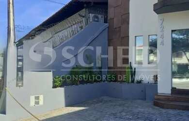 Imagem: O depósito possui 5 Vagas na garagem, 239m² de Área e está