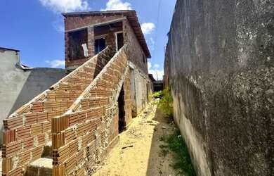 Imagem: A casa possui 3 Dormitórios, 3 Banheiros, 1 Vaga na garagem