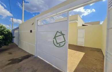 Imagem: A casa possui 2 Dormitórios, 2 Banheiros, 2 Vagas na garagem