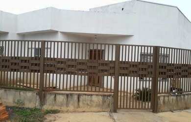 Imagem: A casa possui 2 Dormitórios, 4 Banheiros, 3 Vagas na garagem