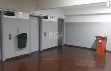 Imagem 12: Sala comercial na Galeria do Rosário desocupada andar alto