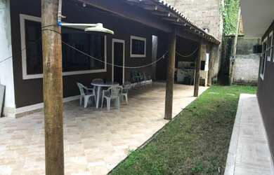 Imagem: A casa possui 3 Dormitórios, 5 Vagas na garagem e está localizado