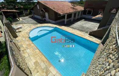 Imagem: A casa em condomínio possui 5 Dormitórios, 3 Banheiros, 3