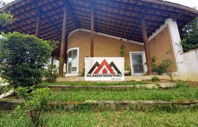 Imagem: O depósito possui 4 Vagas na garagem, 352m² de Área e está