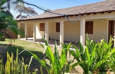 Imagem: A casa possui 4 Dormitórios, 3 Banheiros, 5 Vagas na garagem