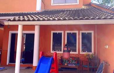 Imagem: A casa em condomínio possui 3 Dormitórios, 3 Banheiros, 2