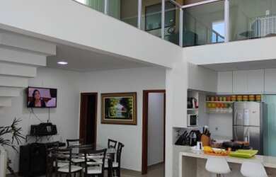 Imagem: A casa possui 3 Dormitórios, 2 Banheiros, 4 Vagas na garagem