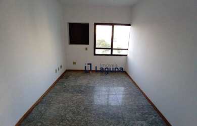 Imagem: O depósito possui 1 Vaga na garagem e 36m² de Área e está