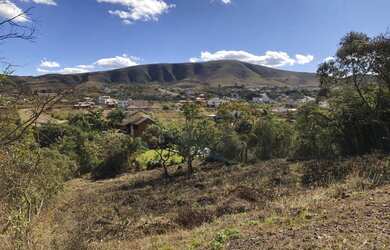 Imagem: O terreno possui 738m² de Área e está localizado em Balneario