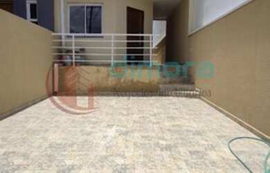 Imagem: A casa possui 3 Dormitórios, 3 Banheiros, 4 Vagas na garagem