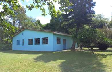 Imagem: A casa possui 4 Dormitórios, 2 Banheiros e está localizado